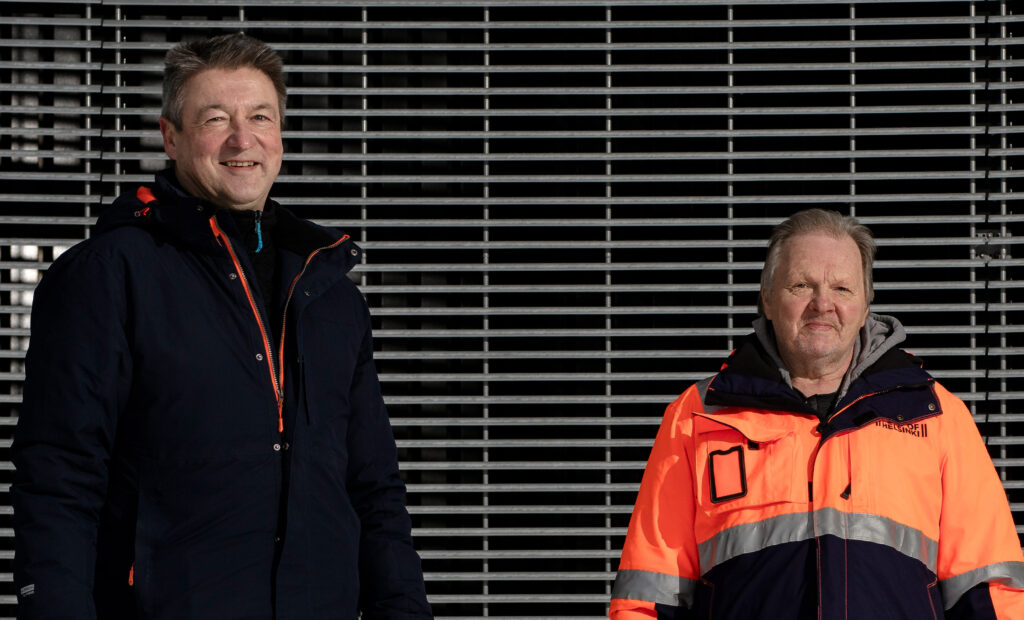 Rakentamispäällikkö Pekka Haikonen ja sähkömestari Tarmo Purho.