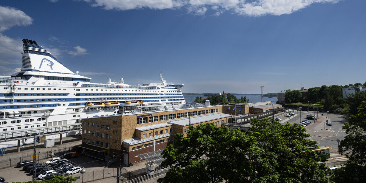 Olympia terminalen och Silja Symphony fartyg.